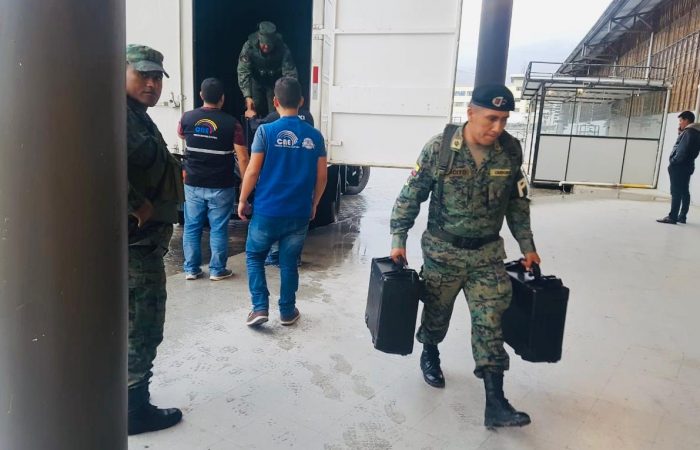 66 kits técnicos electorales arribaron a la provincia de Loja