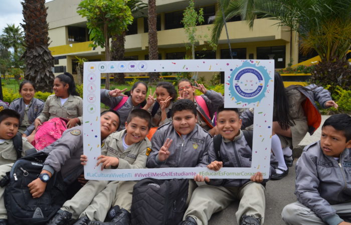 FOMENTAMOS EL ARTE Y LA CULTURA CON LA MURGA DEL ESTUDIANTE.