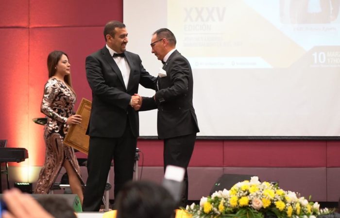 Nikolay Aguirre recibe “Orden Caballero de la Juventud 2020”
