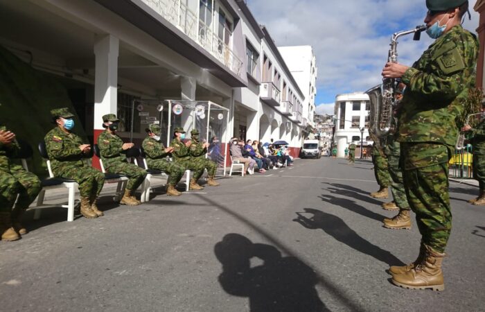BRIGADA LOJA HOMENAJEÓ A LA MADRE MILITAR