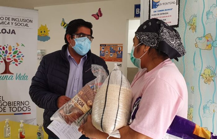Usuarios de 5 centros de desarrollo infantil de Loja, recibieron alimentos