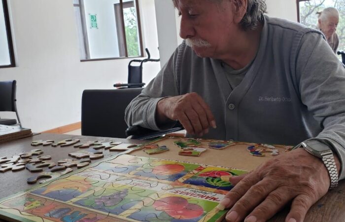 Estimulación cognitiva en adultos mayores: la atención y memoria