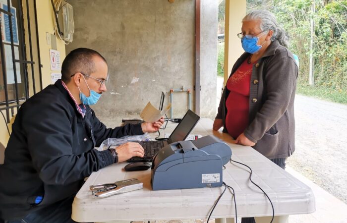200 usuarios de Yangana reciben atención de la EERSSA