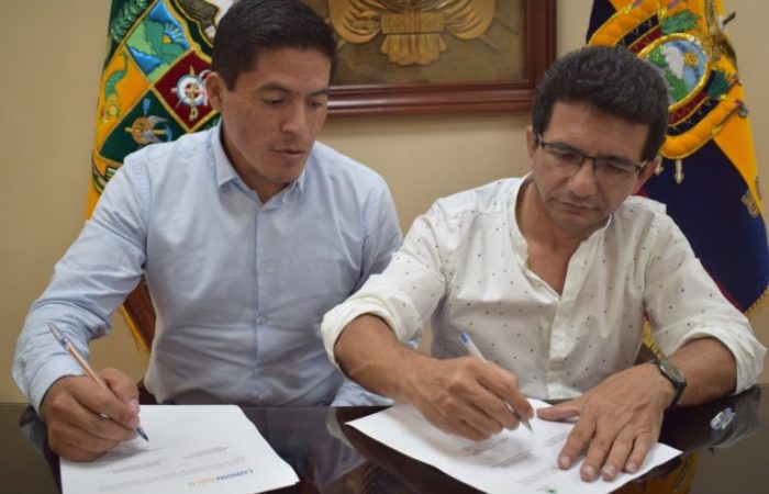 Prefecto firma convenio para iniciar la construcción del puente en Los Encuentros