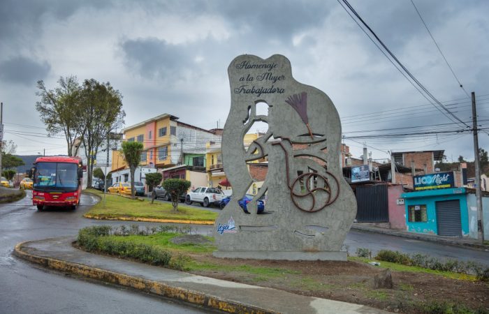 Se edificó monumento a la mujer trabajadora