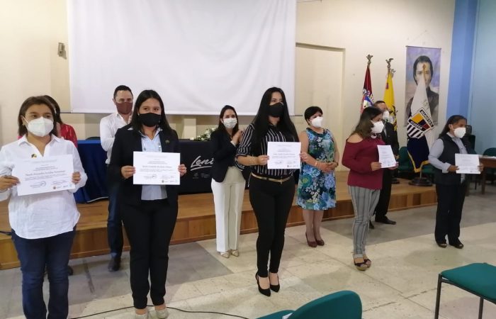 Loja reconoce a sus maestros, directivos y voluntarios