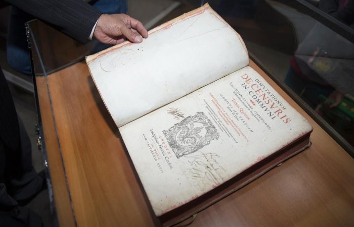 Libros del colegio Bernardo Valdivieso pasan a custodia del Archivo Histórico