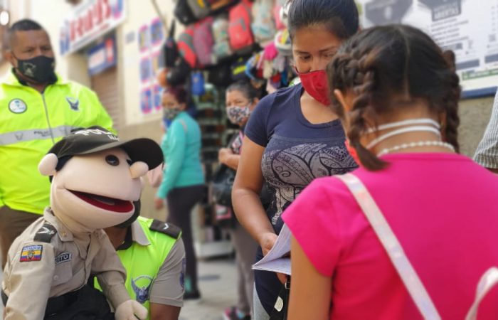 A través de jornadas de sensibilización se socializan los riesgos de la mendicidad en Loja.