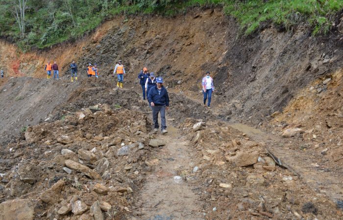 Construcción de vía San Juan del Oro hacia Tambo Blanco en buen camino