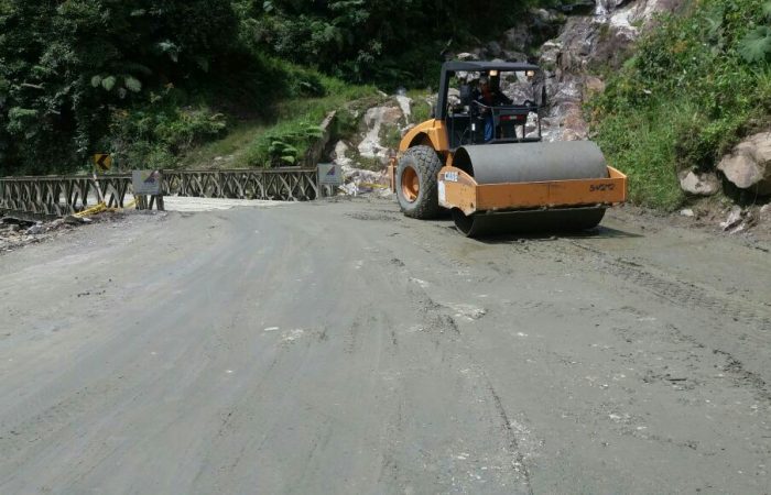 Vía Loja – Zamora sector quebrada El Destrozo con restricción vehicular por el mantenimiento de puente bailey