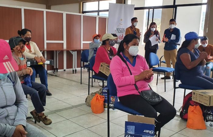 MIES atiende a familias en situación de mendicidad con entrega de menaje de cocina