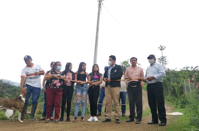 EERSSA entrega proyecto de electrificación en barrios de Alamor