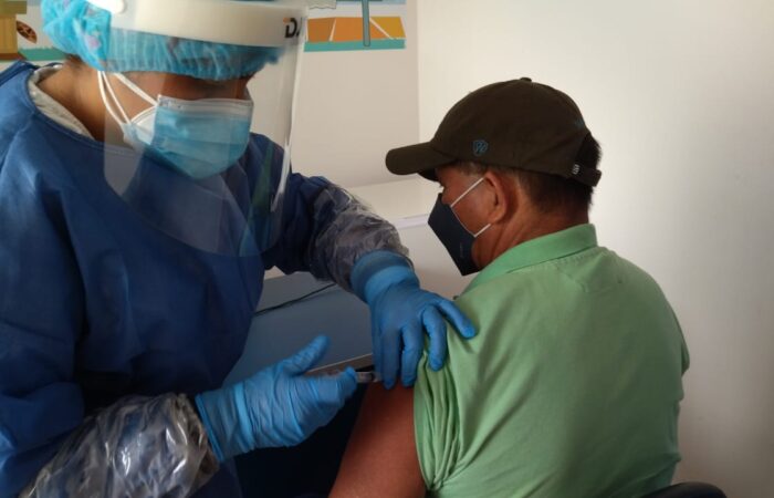 INICIÓ LA VACUNACIÓN DE ADULTOS MAYORES EN EL PANGUI