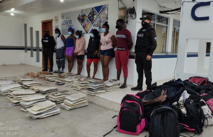 Agentes de UCOF interceptan narcomaletas en Zapotillo