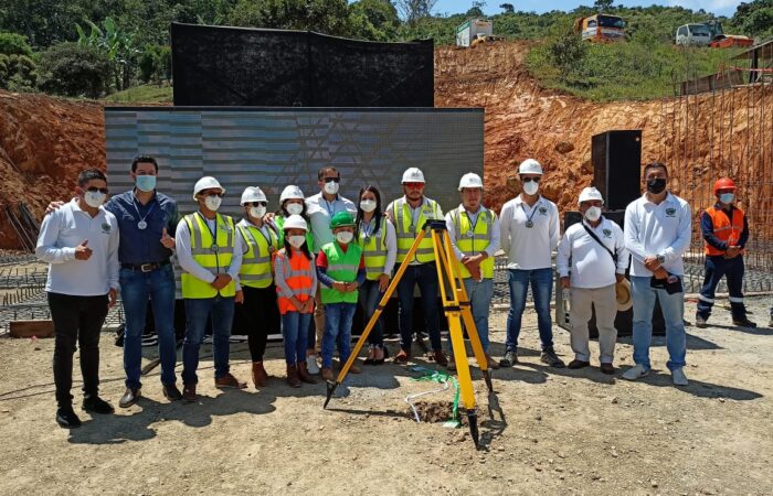 Colocación de la primera piedra para la terminal terrestre de Puyango