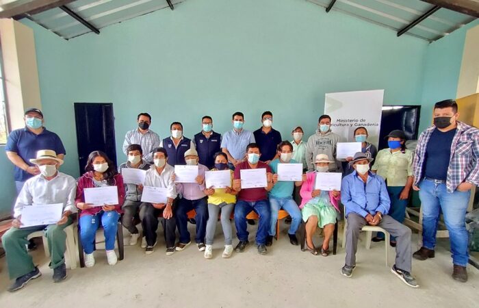 Productores de la Asociación 10 de Agosto se gradúan en las Comunidades de Aprendizaje de la AFC