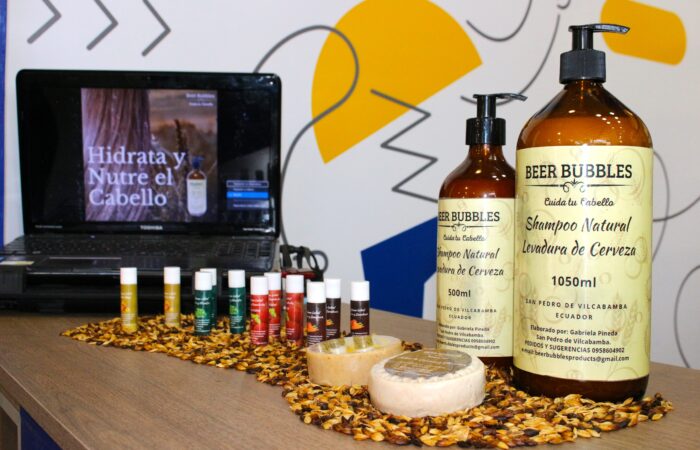 Emprendimientos incubados en la UTPL se mostraron en la feria más antigua del país