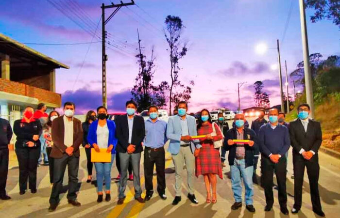 Inauguración de obra de alumbrado público en Celica valorada en 141 mil dólares.