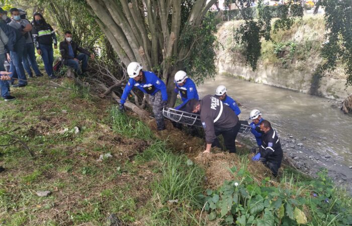 Cadáver flotaba en medio del río Malacatos