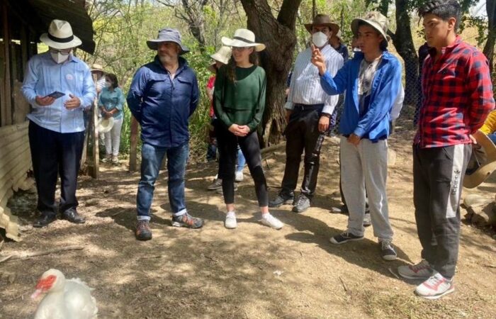 Ministra María Brown visita el Centro de Formación Técnica Binacional Zapotepamba