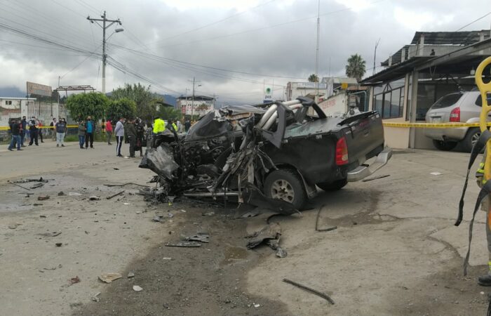 Agente municipal murió en choque de bus y camioneta