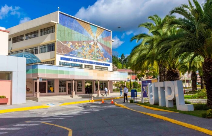 Inicia evaluación externa de la carrera de Derecho MAD de la UTPL para obtener la acreditación nacional por parte del CACES