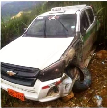 Camioneta cayó a un barranco luego de un choque