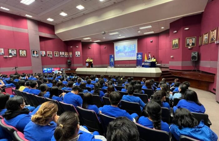 Instituto Superior Universitario Bolivariano realiza el Primer Simposio Internacional de Enfermería.