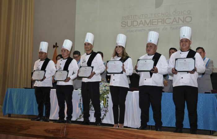 EL TECNOLÓGICO SUDAMERICANO INCORPORÓ  E HIZO ENTREGA DE TITULOS DE TERCER NIVEL TECNOLÓGICO A MÁS DE 100 GRADUADOS