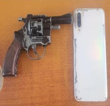 Sorprendidos al llevar un arma de fuego