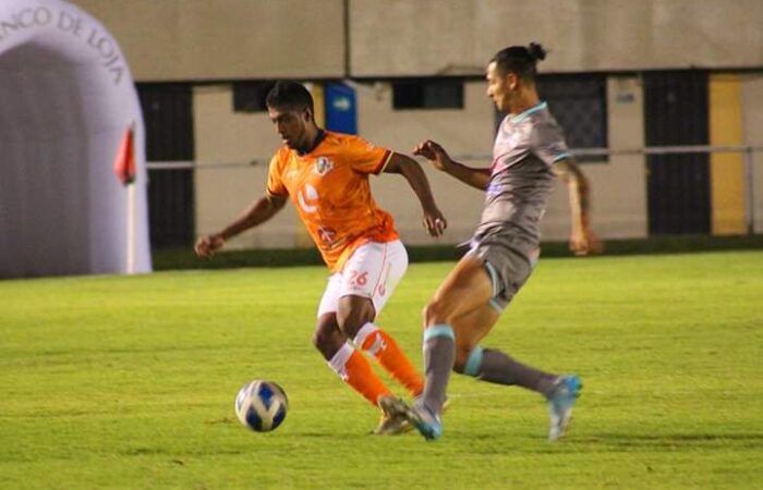 Un flojo Libertad no pudo ni con el colista