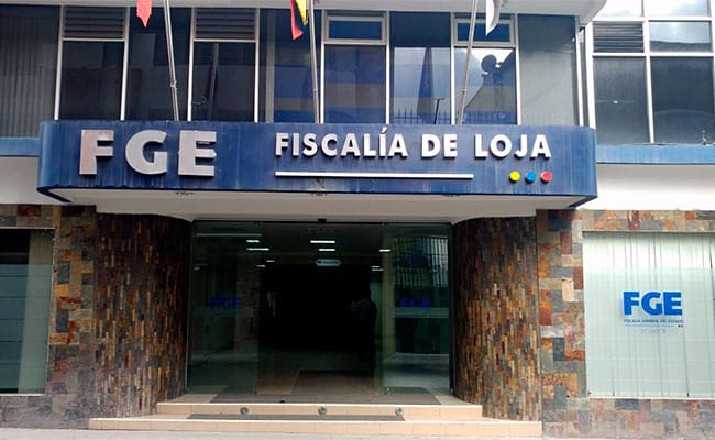 Denuncian a Dávila por tráfico de influencias