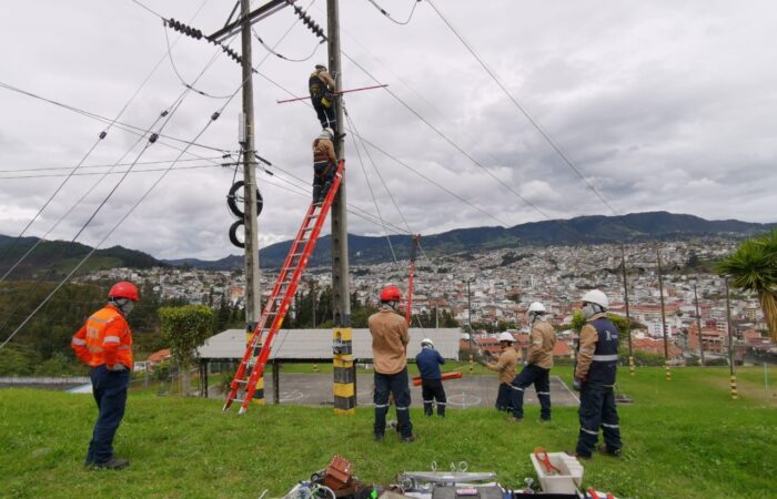 Personal De Línea Energizada De La Eerssa, Se Capacita En El Manejo De Redes De Alto Voltaje