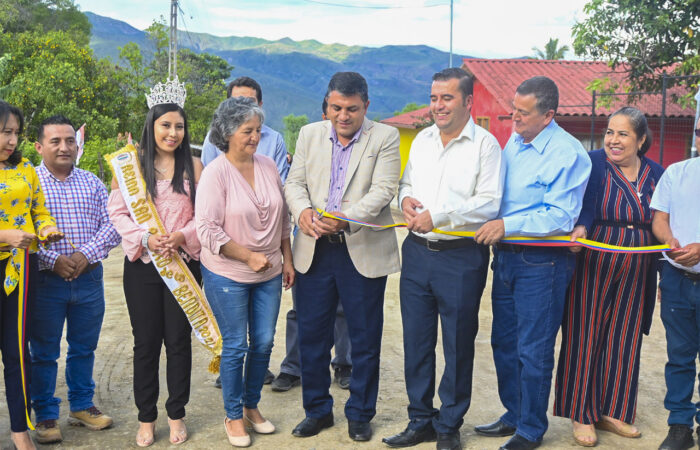 San Pedro de la Bendita inauguró 1.5 km de aceras y bordillos