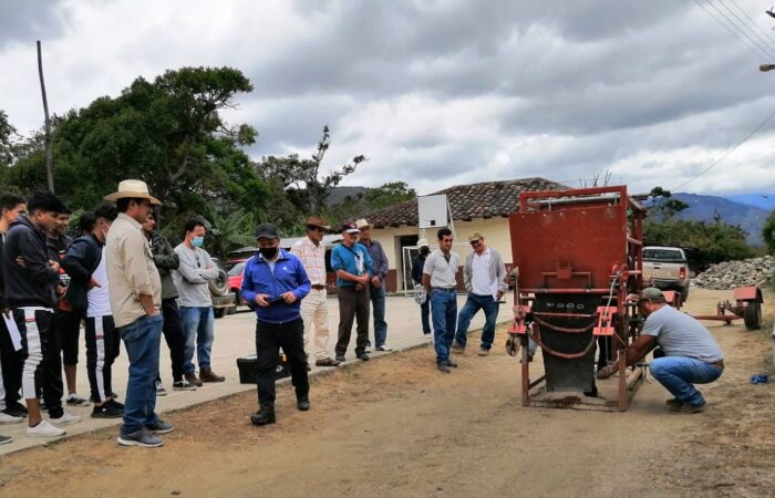 Capacitan a participantes de la Escuela de Fortalecimiento Productivo Pecuario, del cantón Quilanga