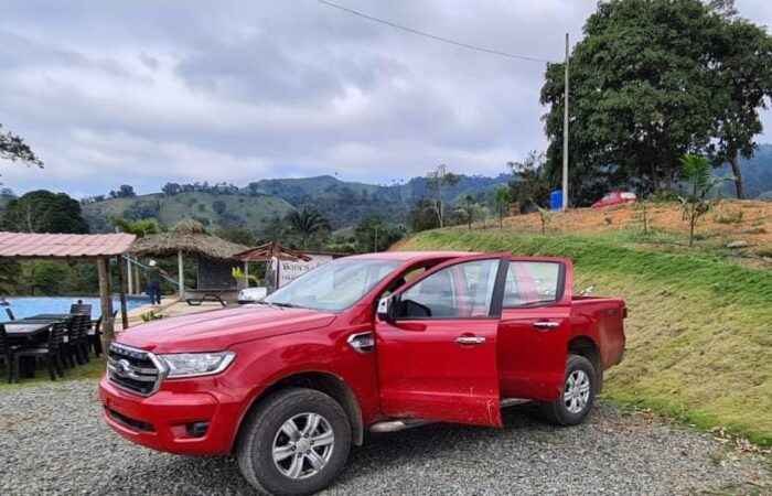 Policía recupera camionetas robadas en Perú