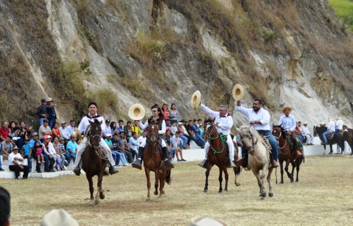 Feria agrícola, ganadera y cabalgata en Sozoranga.