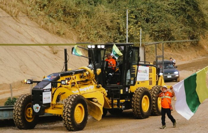 MUNICIPIO DE PUYANGO FORTALECE EQUIPO CAMINERO CON LA ADQUISICIÓN DE MOTONIVELADORA