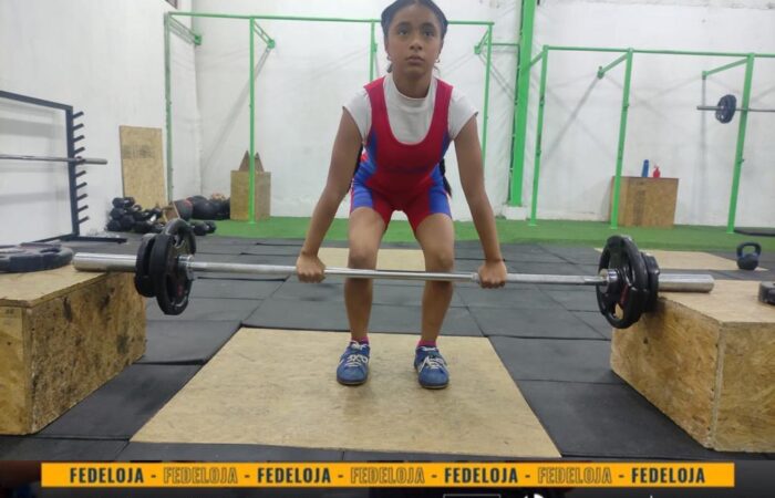 SELECCIÓN LOJANA DE LEVANTAMIENTO DE PESAS VIAJA AL NACIONAL EN CHORDELEG-AZUAY