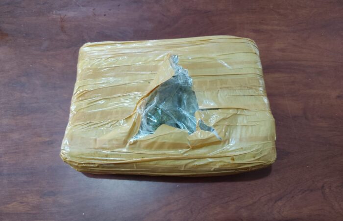 En Loja se aprehendió a ciudadano que portaba un kilo de marihuana