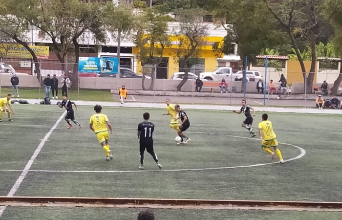 Jugar Segunda Categoría en sintética deja varios lesionados