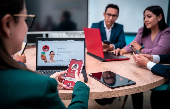 Educación Continua Y La Dirección De Innovación, Formación Y Evaluación Docente De La UTPL Reciben Reconocimiento Internacional