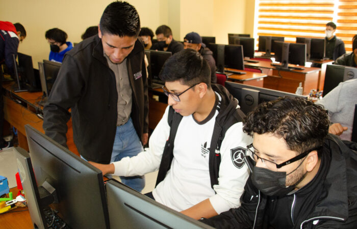 Ingeniería En Tecnologías De La Información, Una Carrera Del Futuro Ofertada Por La Uide Loja