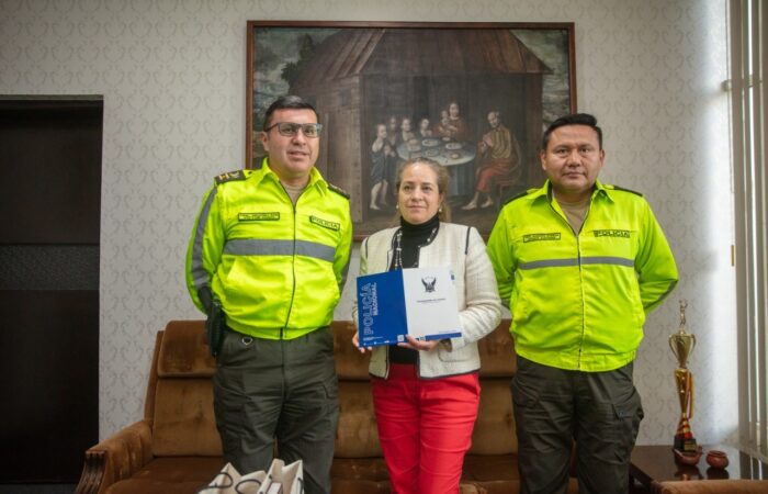 Nuevo Comandante De La Policía Nacional Visitó A La Alcaldesa De Loja