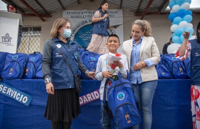 Más Barrios Se Benefician De Kits Escolares