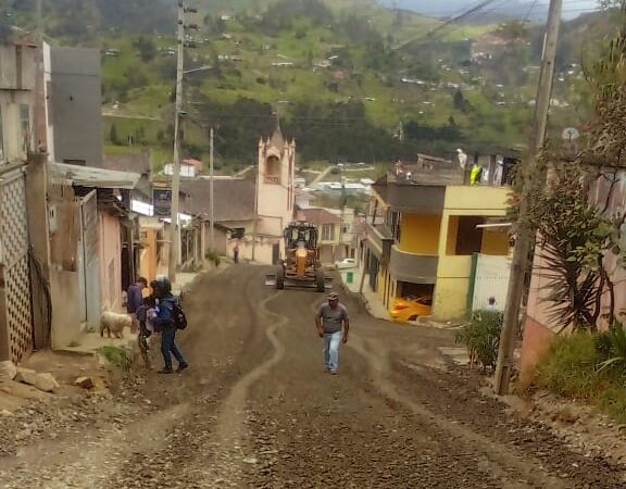 Mantenimiento Vial Y Limpieza De Quebradas Durante El Fin De Semana