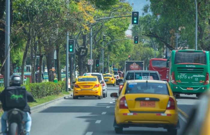 Semáforos Sincronizados En Avenidas De La Ciudad