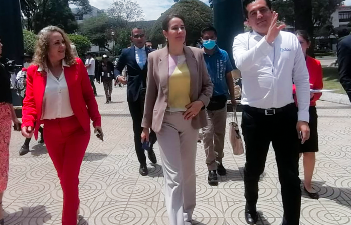 Empresa Lojana Lanza Propuesta De Taxímetro Digital Y Facturación Electrónica Para Ecuador