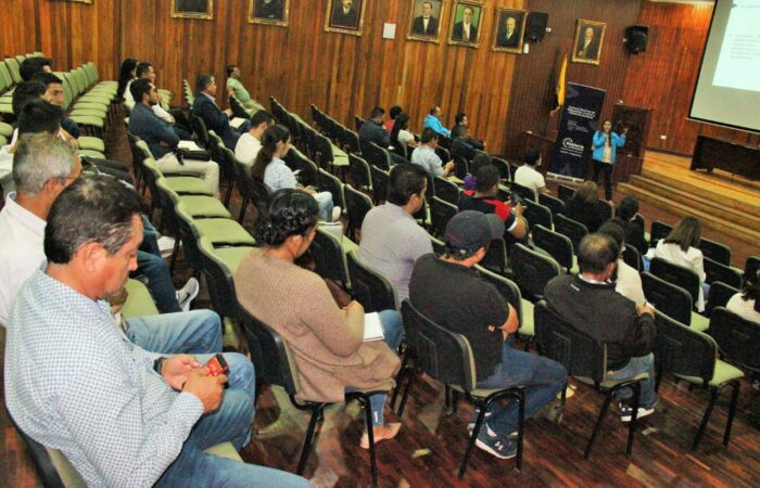 Arcsa Brindó Capacitación Sobre Correcta Producción De Agua Embotellada En Loja Y Zamora