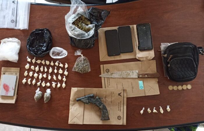 Ciudadanos fueron sorprendidos con droga y dinamita